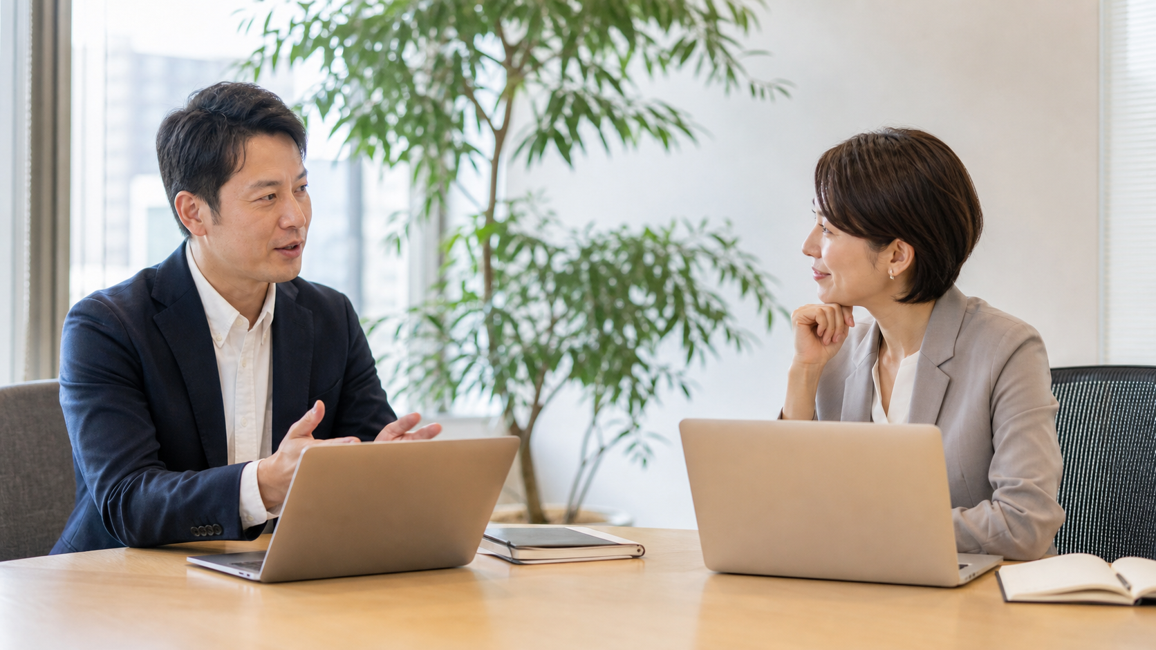 評価面談で経理への異動希望を伝える会社員